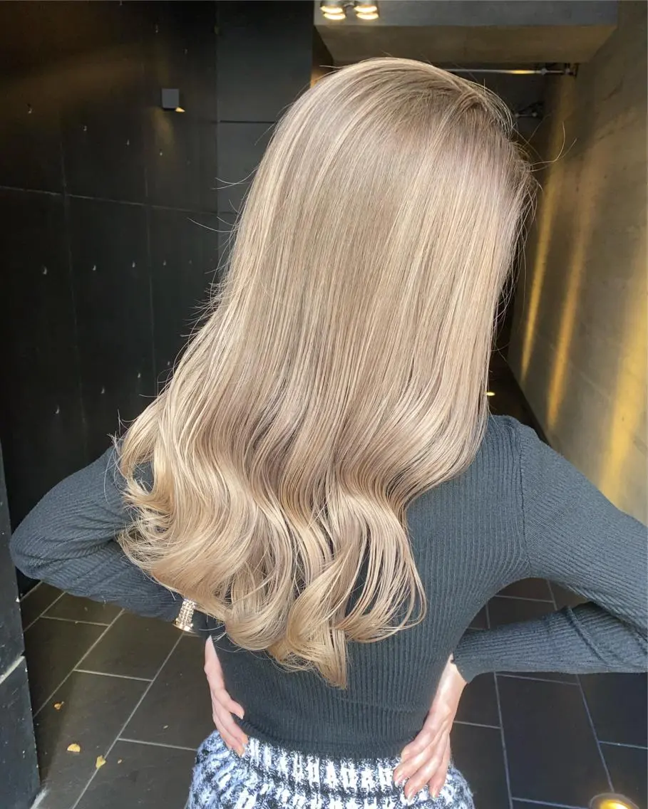 セミロング カラー ブリーチ 透明感HIDEのヘアスタイル