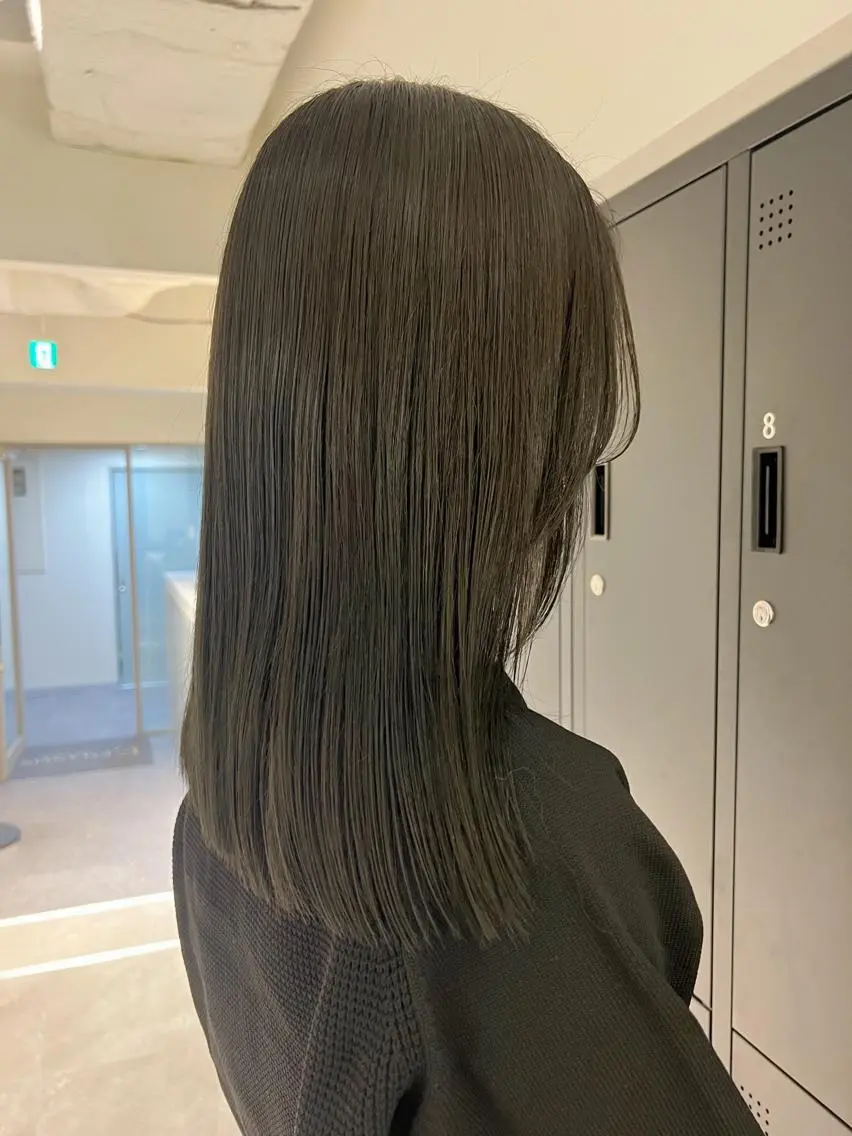 セミロング カラー グレージュ オリーブグレージュ オリーブグレー 暗髪カラー🫐 おくだりんかのヘアスタイル