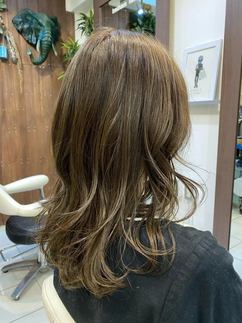 ミディアム パーマ ミディアムパーマ 外国人風カラー エアウェーブ 🌻秋山 夏樹🌻のヘアスタイル