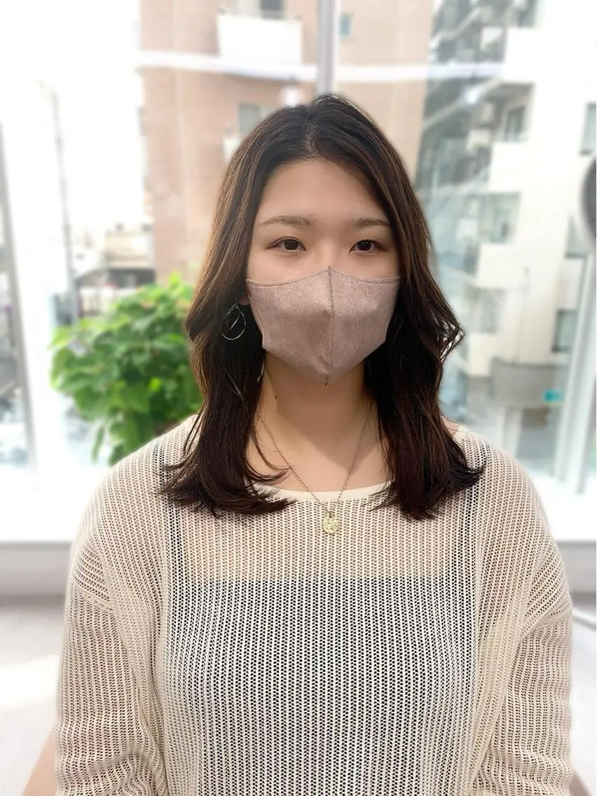 ミディアム カラー パーマ ヘアアレンジ メンズ キッズ ネイル マツエク・マツパ アイブロウ カット 縮毛矯正 レイヤーカット／ 巻ける縮毛矯正のヘアスタイル
