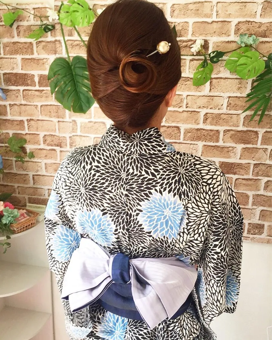 ロング ヘアアレンジ 夜会巻き 浴衣 毛穴改善/脱毛 ネイル　川上久仁子のエステ・リラクイメージ