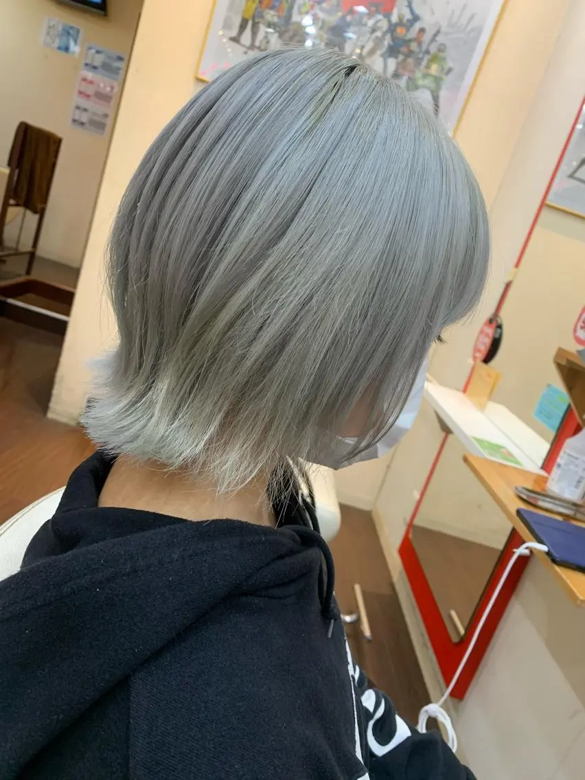 ショート くびれヘア ウルフカット 今村公介 ブリーチ特化、派手髪のヘアスタイル