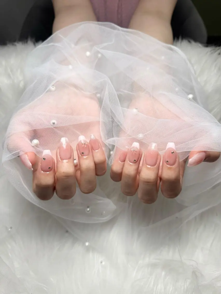 ネイル PEEKABOO 旧:momo京橋のネイルデザイン