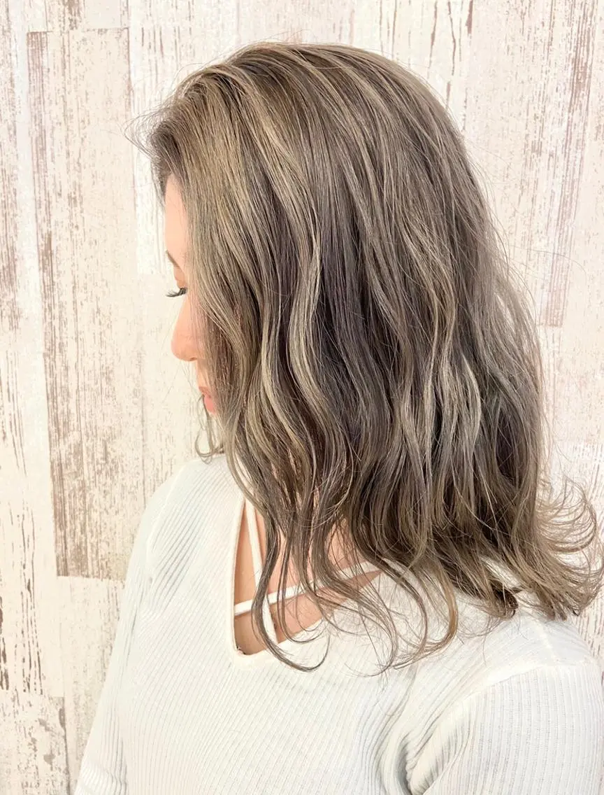 セミロング カラー グレージュ ヘアカラー Oopsレイヤー 加藤澄都のヘアスタイル