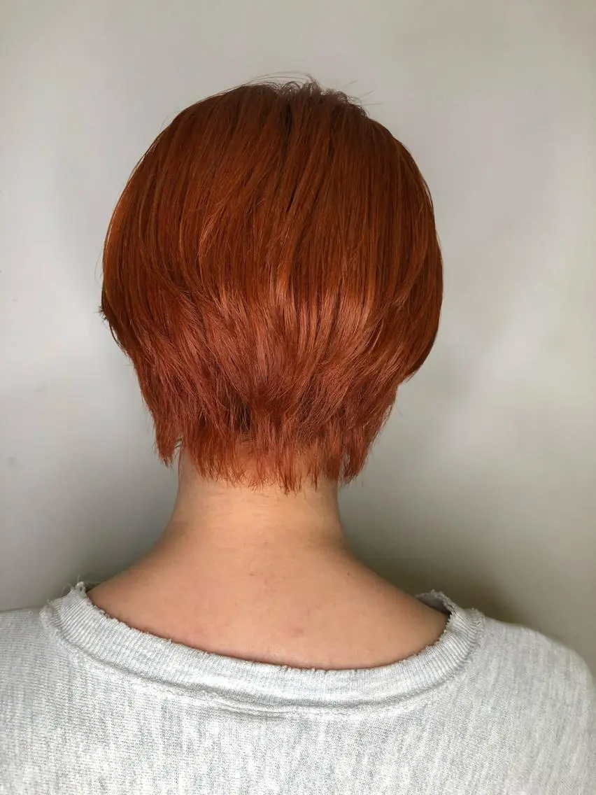 ショート カラー ブリーチ オレンジ カット ヘアカラー 吉村 絢乃のヘアスタイル