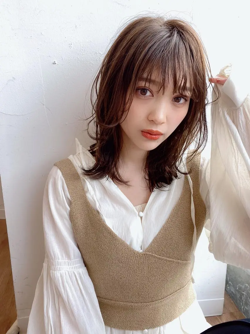 ミディアム くびれヘア 外ハネヘア 鎌倉 彩のヘアスタイル