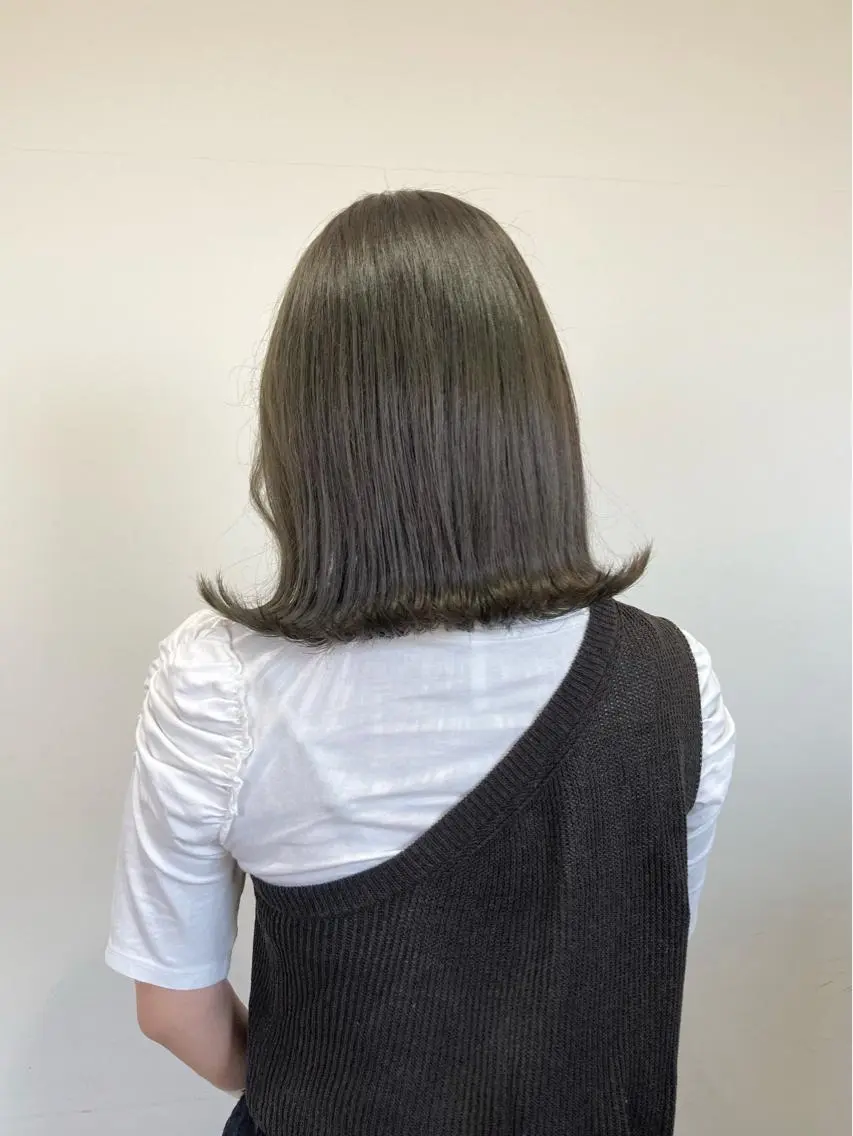 ミディアム カット ヘアカラー 梅山 美侑のヘアスタイル