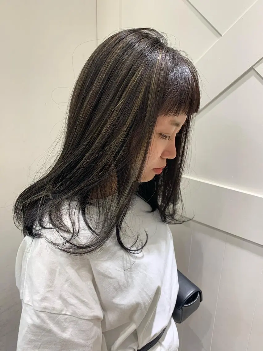 カラー ハイライトカラー 秋守 百華のヘアスタイル