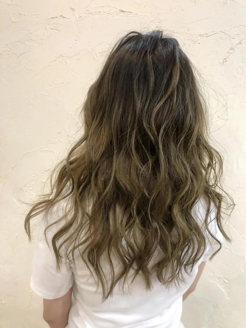 セミロング カット ヘアカラー 韓国レイヤー外国人風 透明感カラー髪質改善のヘアスタイル