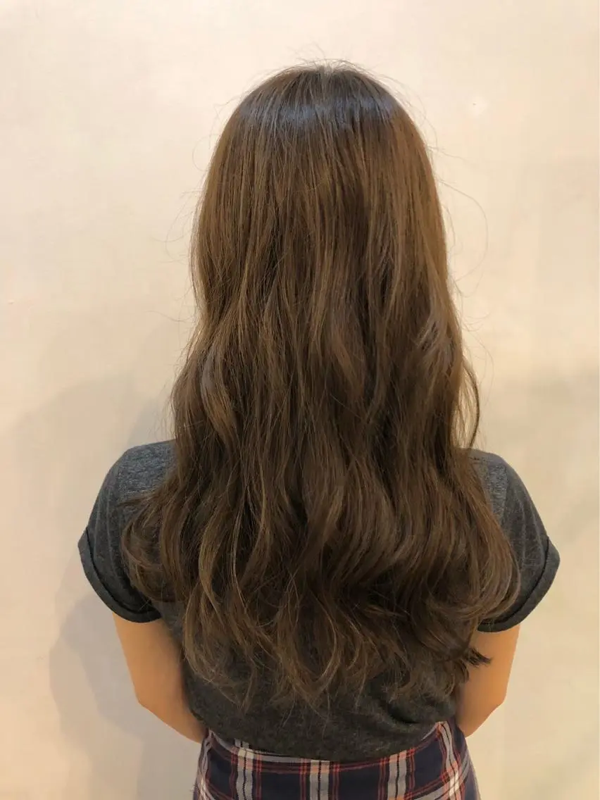 ロング カット ヘアカラー トリートメント 佐々木 芽衣のヘアスタイル