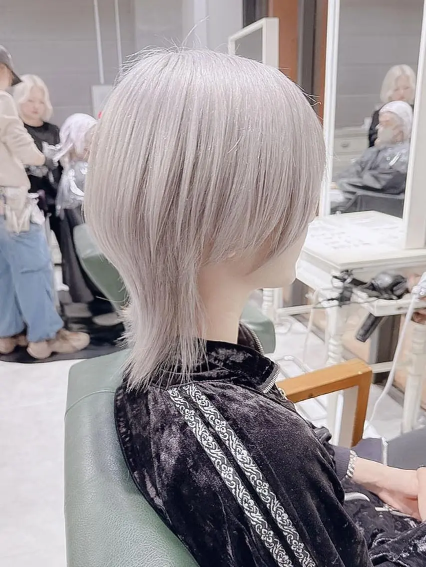 ショート カラー ダブルカラー ハイトーンカラー ショートヘア ウルフカット Days 透明感カラーのヘアスタイル
