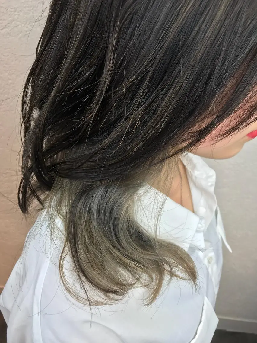 セミロング カラー アッシュ インナーカラー シルバー デザインカラー🌈 高木リョウのヘアスタイル