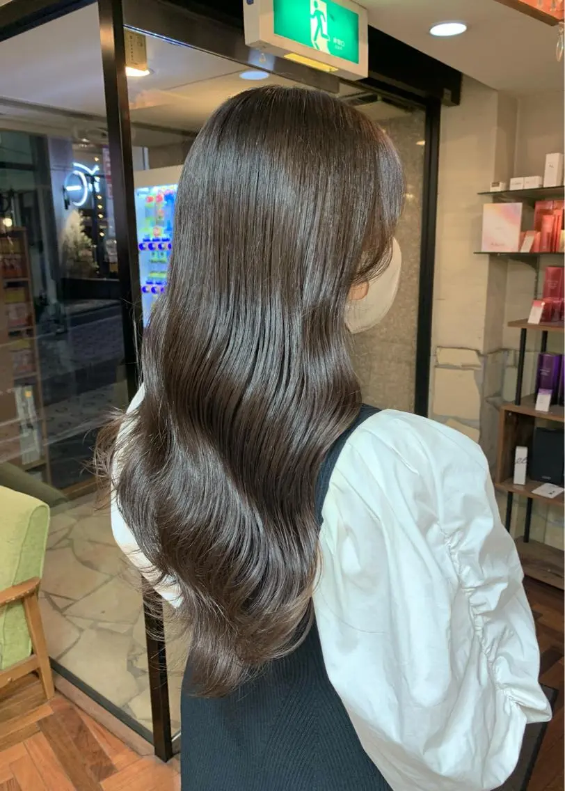 ロング カラー ベージュカラー ブリーチ ブリーチなしカラー オリーブベージュ ヘアカラー トリートメント 矢野 晃平のヘアスタイル