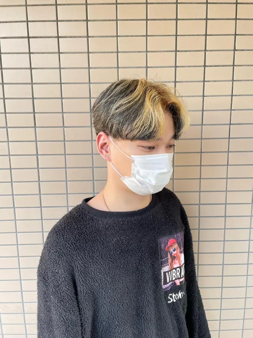ショート カラー パーマ ヘアアレンジ メンズ アイブロウ メンズブリーチ センターパート メンズハイライト メンズハイトーン マッシュウルフ カット ヘアカラー トリートメント ヘッドスパ ヘアセット スパイキー/フェザー /波巻き/かいとのヘアスタイル