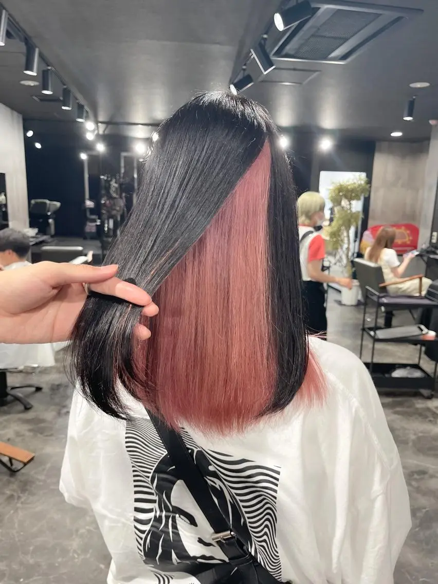 セミロング カラー インナーカラー ピンクカラー 清水 亮太/赤み消しカラーのヘアスタイル