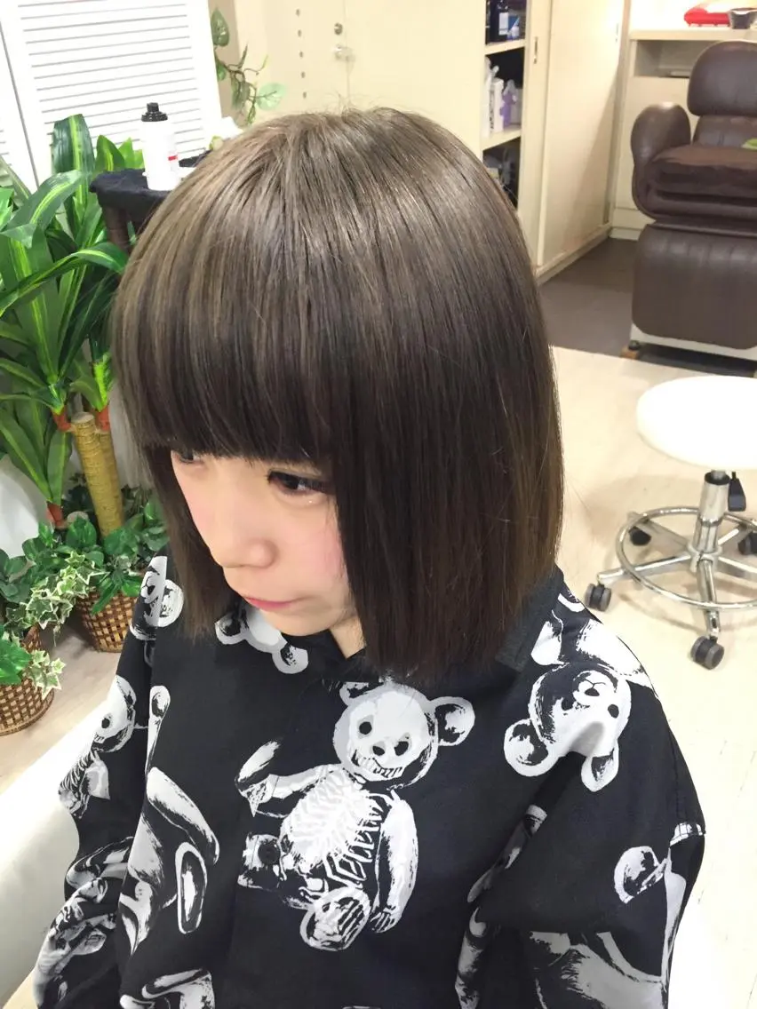 ミディアム カラー ヘアアレンジ グレージュ ボブ GLOSS 心斎橋 山上のヘアスタイル