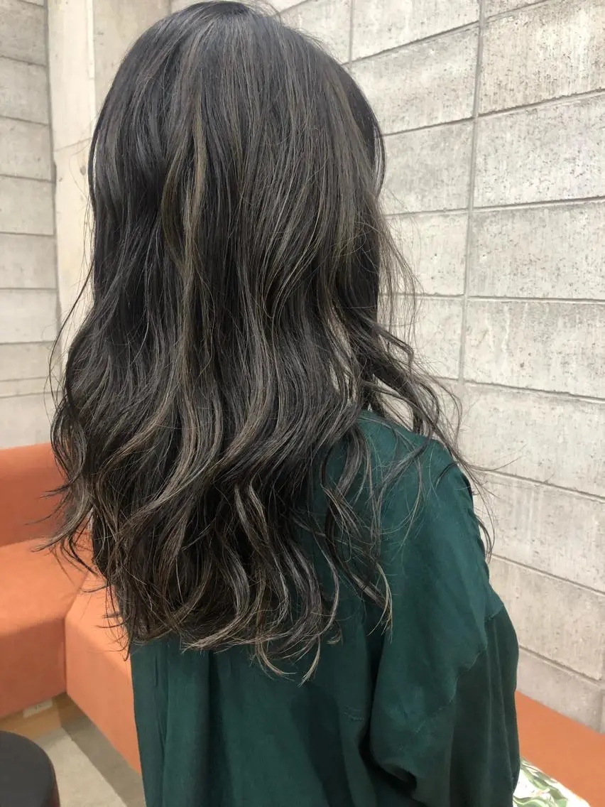 ロング カラー ポルトユイ エツのヘアスタイル