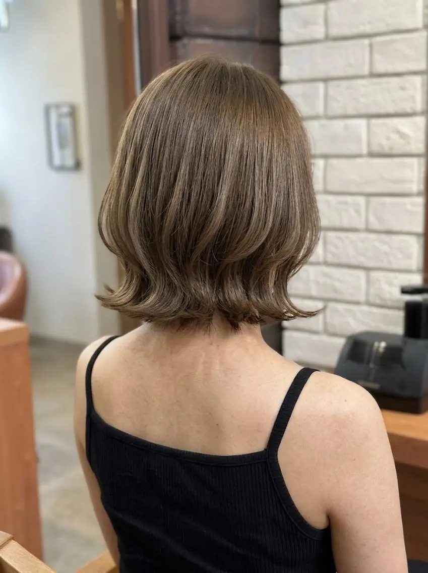 ミディアム カラー ボブ 外ハネヘア カット ヘアカラー トリートメント ヘッドスパ flencia 丸 和博|カットのヘアスタイル