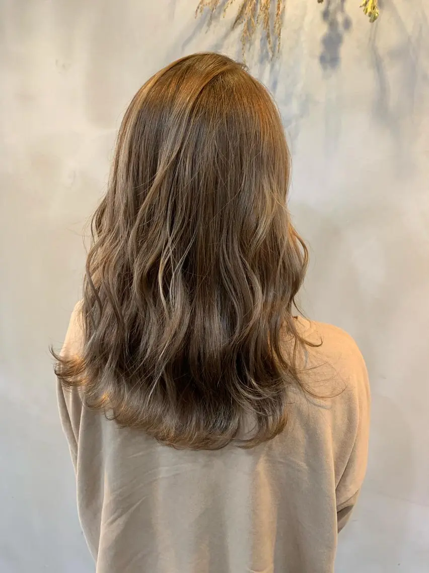 ロング ハイライト カット ヘアカラー トリートメント 山本 みきのヘアスタイル