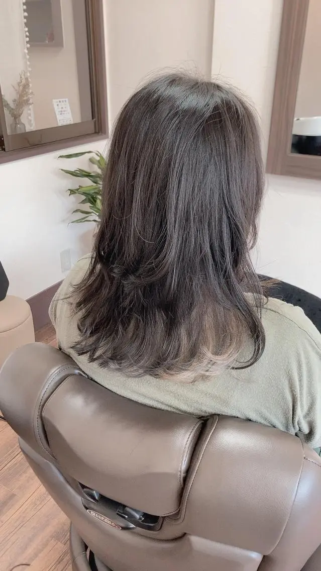 セミロング 池岡 洋子のヘアスタイル