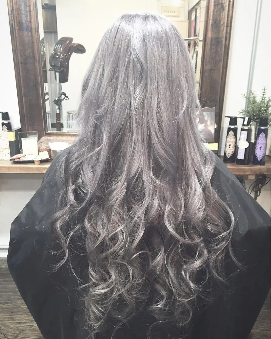 セミロング ロング カラー 透明感カラー ダブルカラー シルバー 髪質改善×ハイトーン 中田啄也のヘアスタイル