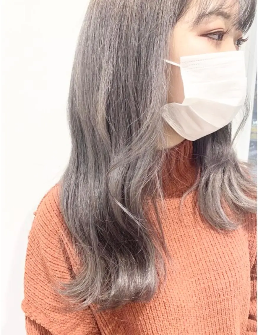カラー アッシュ アッシュグレー ケアブリーチ 黒瀬有汰のヘアスタイル