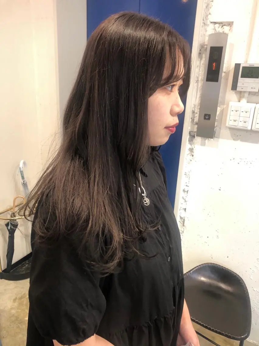セミロング カラー カット ヘアカラー トリートメント MIOベージュカラー 柔らかいカラーのヘアスタイル
