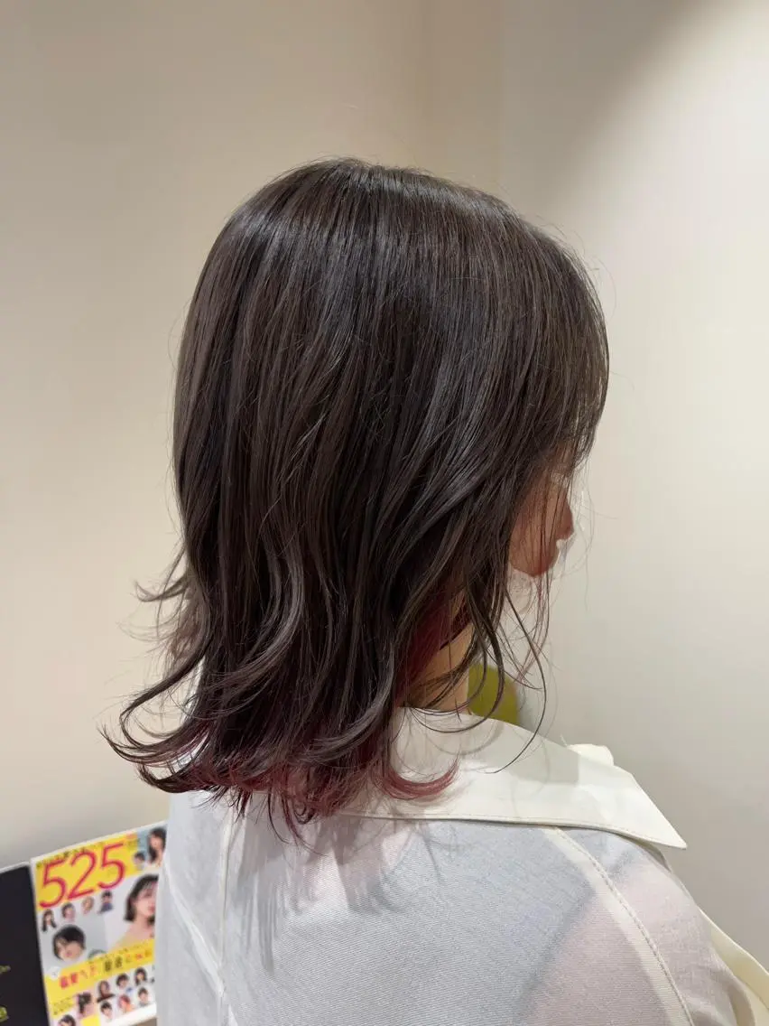 ミディアム ヘアカラー 伊東 彩花のヘアスタイル