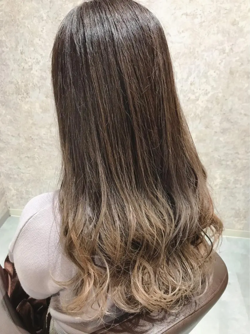 ロング カラー ベージュカラー グラデーションカラー Blanco Color&Careのヘアスタイル