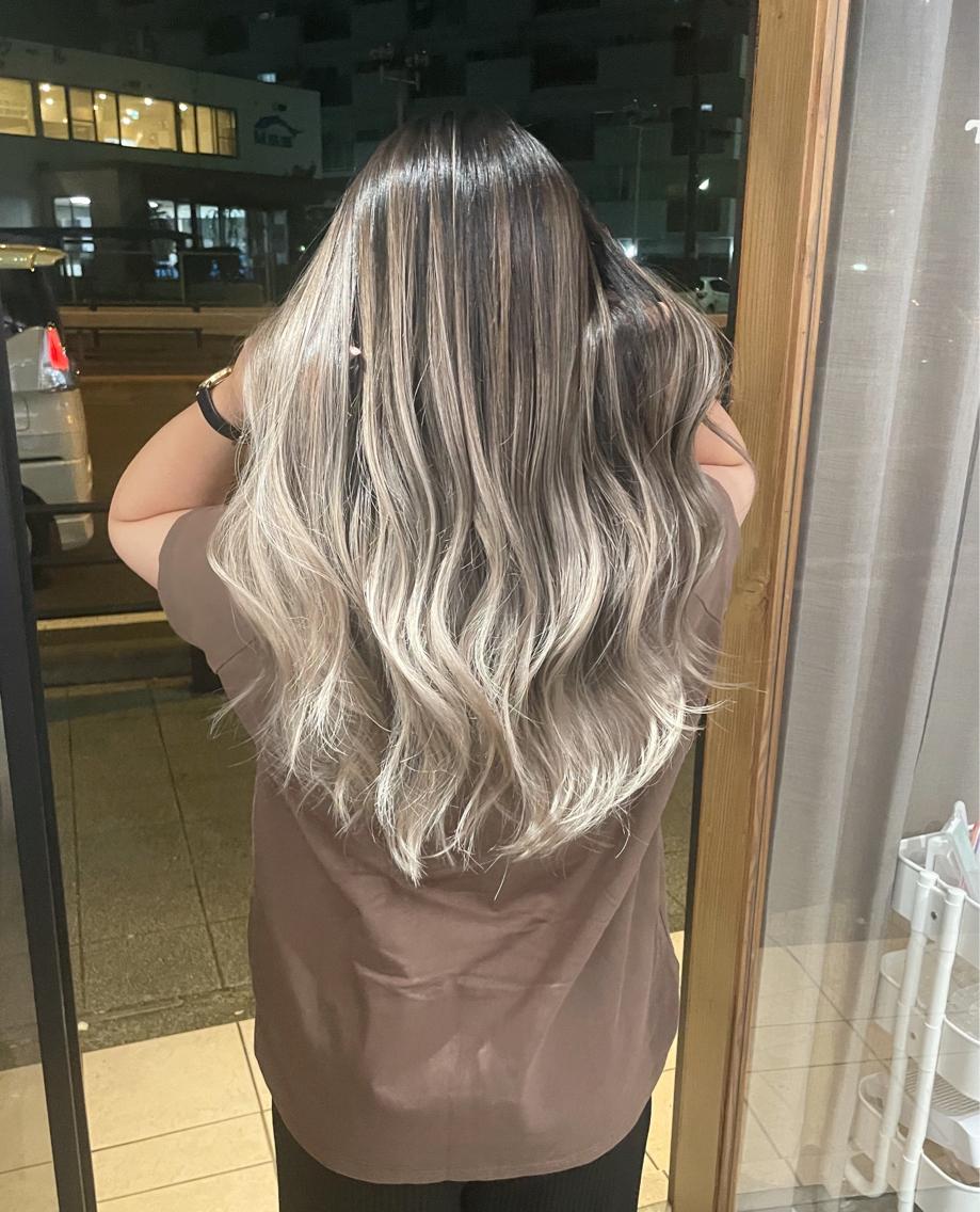 ロング 岸川 恭子のヘアスタイル