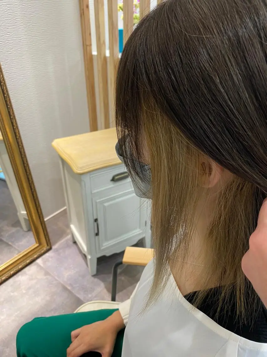 ミディアム カラー インナーカラー キッズヘアー ルッツのヘアスタイル