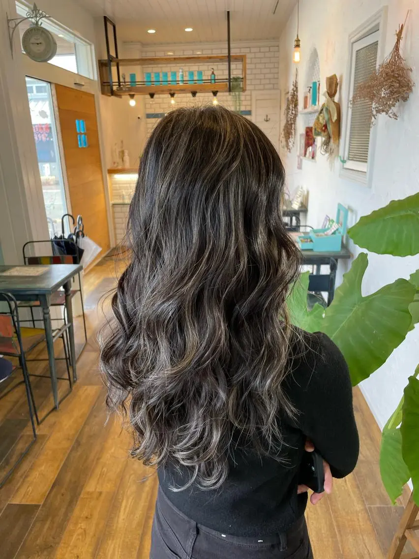 ロング カラー ハイライトカラー ハイライト ヘアカラー 🌸小掛🌸 豊橋外国人風カラーのヘアスタイル