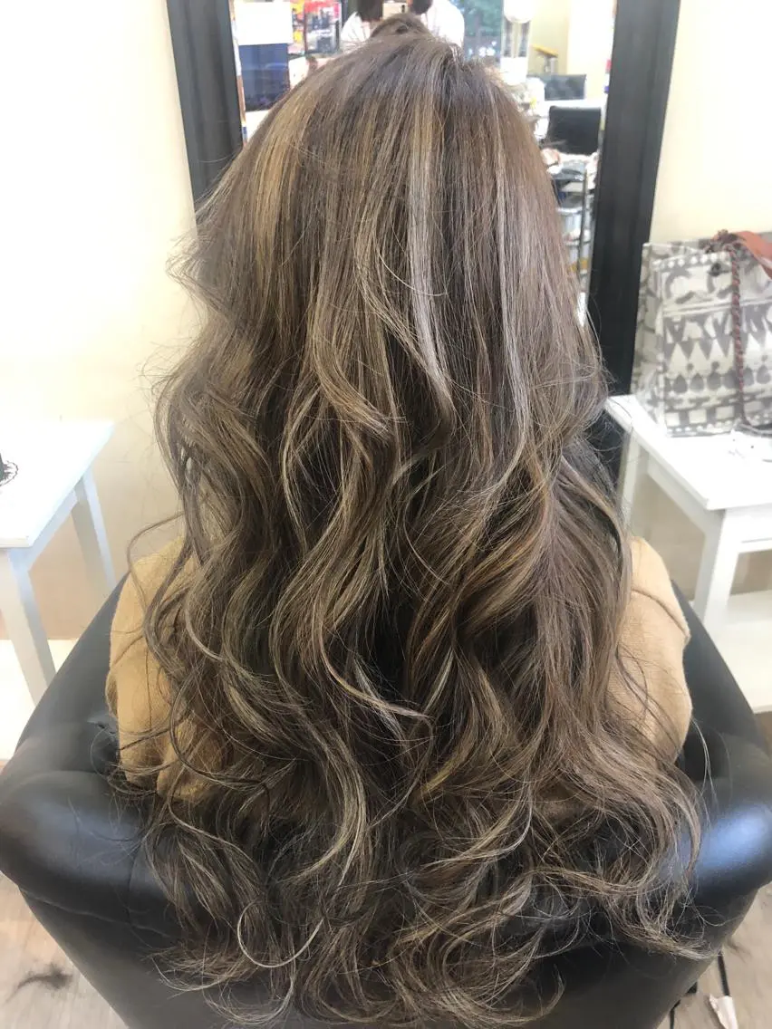 ロング カラー カット ヘアカラー パーマ トリートメント 鶴見 和美のヘアスタイル