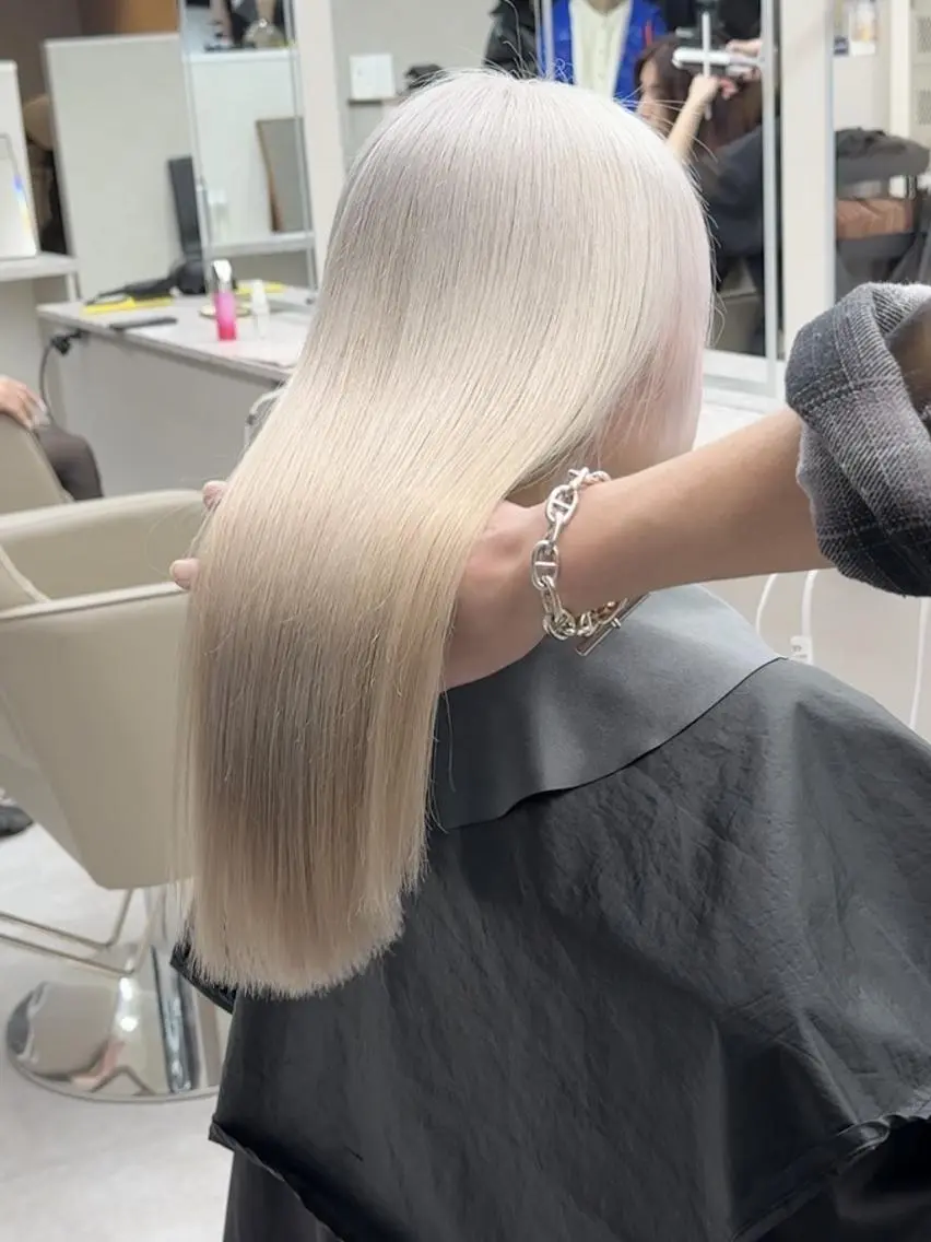 ロング カラー グラデーションカラー シルバー ロング 🎀ダブルカラー🎀 ♡Kanon♡のヘアスタイル