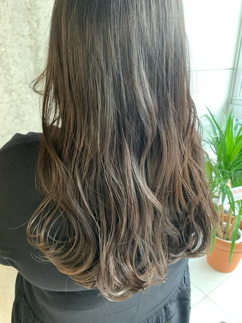 ロング カラー グラデーションカラー 梅本 有希のヘアスタイル
