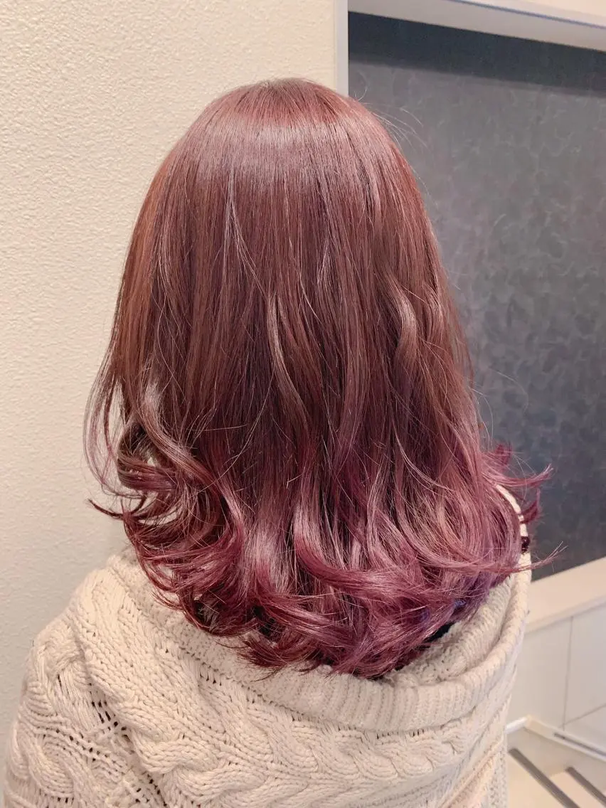 セミロング カラー ブリーチ グラデーションカラー ピンクカラー ピンクパープル パープルカラー カット ヘアカラー 藤本 麻衣のヘアスタイル