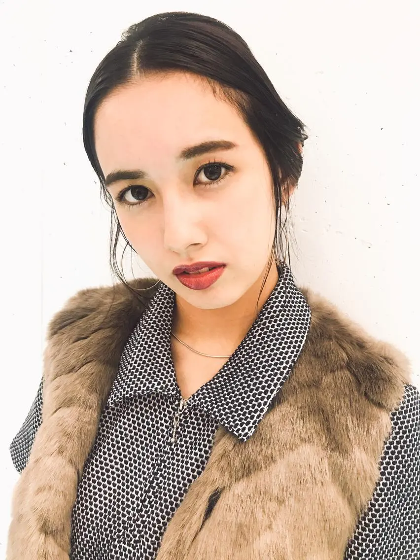 ヘアアレンジ ヘアセット 💓パーマ，💗 レイヤーカットのヘアスタイル