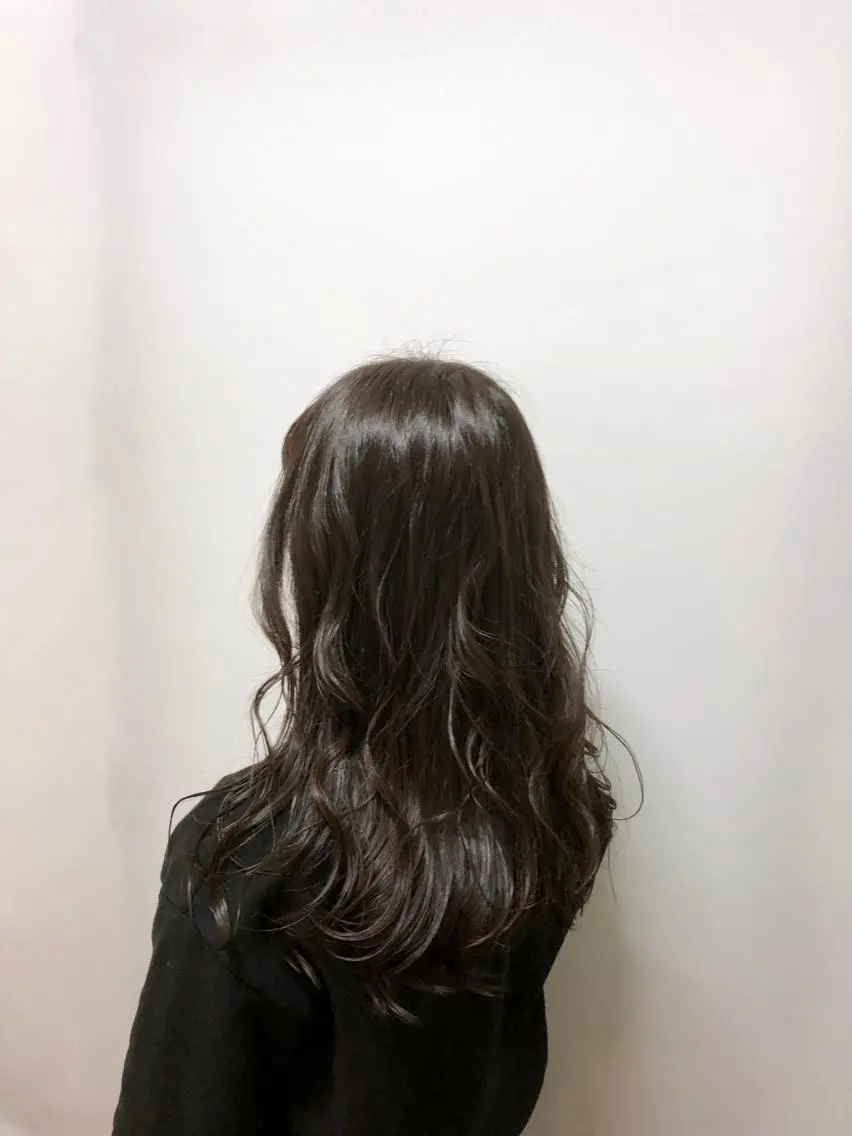 セミロング カラー パーマ ブリーチ 透明感カラー グレージュ イルミナカラー ブリーチなしカラー 桐原 竜也のヘアスタイル