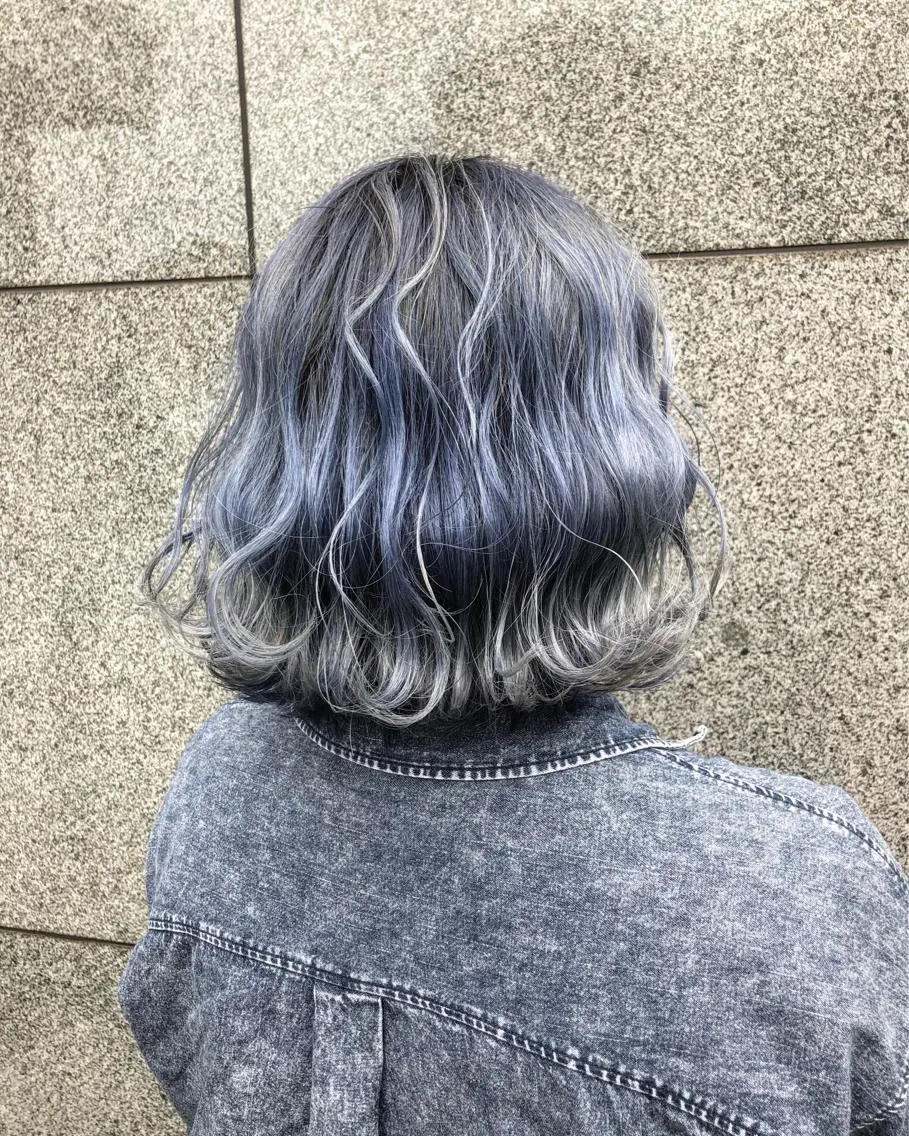 ミディアム カラー ブルーカラー シルバー DAISUKE 美容師のヘアスタイル