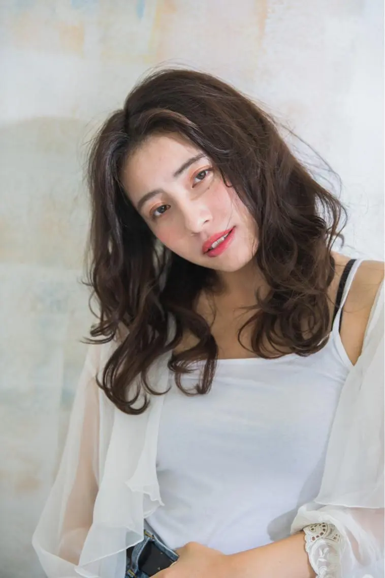 セミロング 《インナーカラー》 YAMADAのヘアスタイル