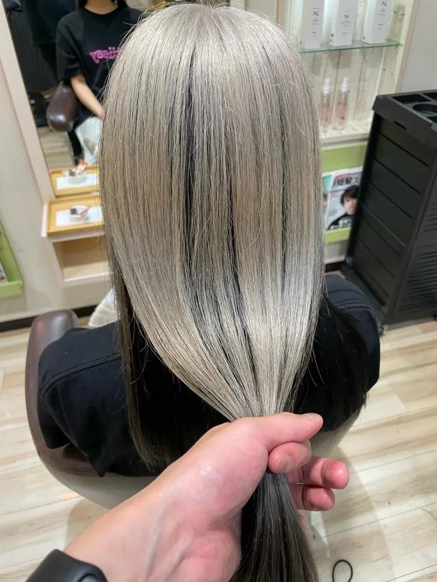 セミロング カラー 🌈派手髪ハイトーン 🌈鈴木亮太🌈のヘアスタイル