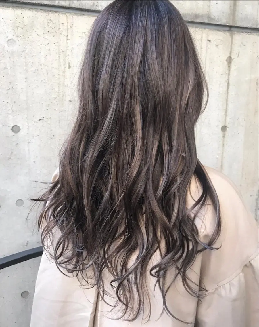 ロング カラー アッシュ ベージュカラー ブルーカラー グレージュ ハイトーンカラー ヘアカラー AKI アキのヘアスタイル