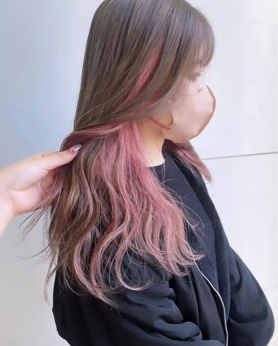 セミロング 河西 彩香/ブリーチカラーのヘアスタイル