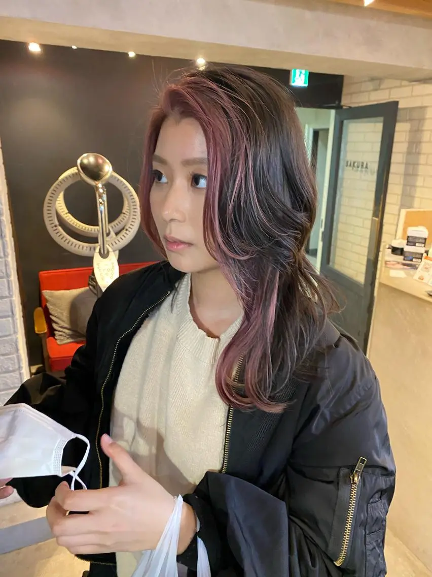 ミディアム カラー ヘアアレンジ ミストバング  フェイスフレーミング ピンクカラー 美髪矯正 韓国レイヤーのヘアスタイル