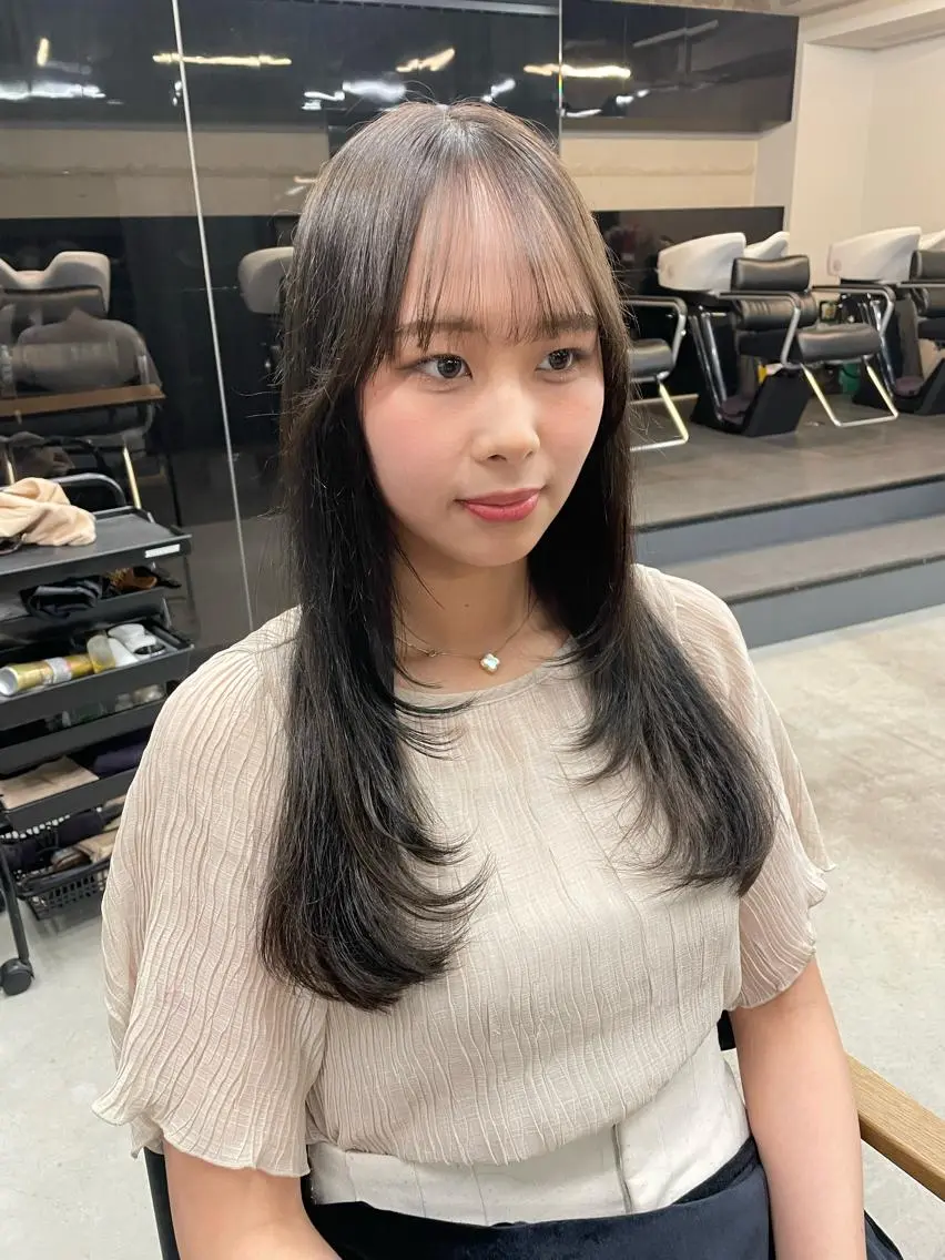 ロング 伊藤 莉奈　韓国ヘアのヘアスタイル