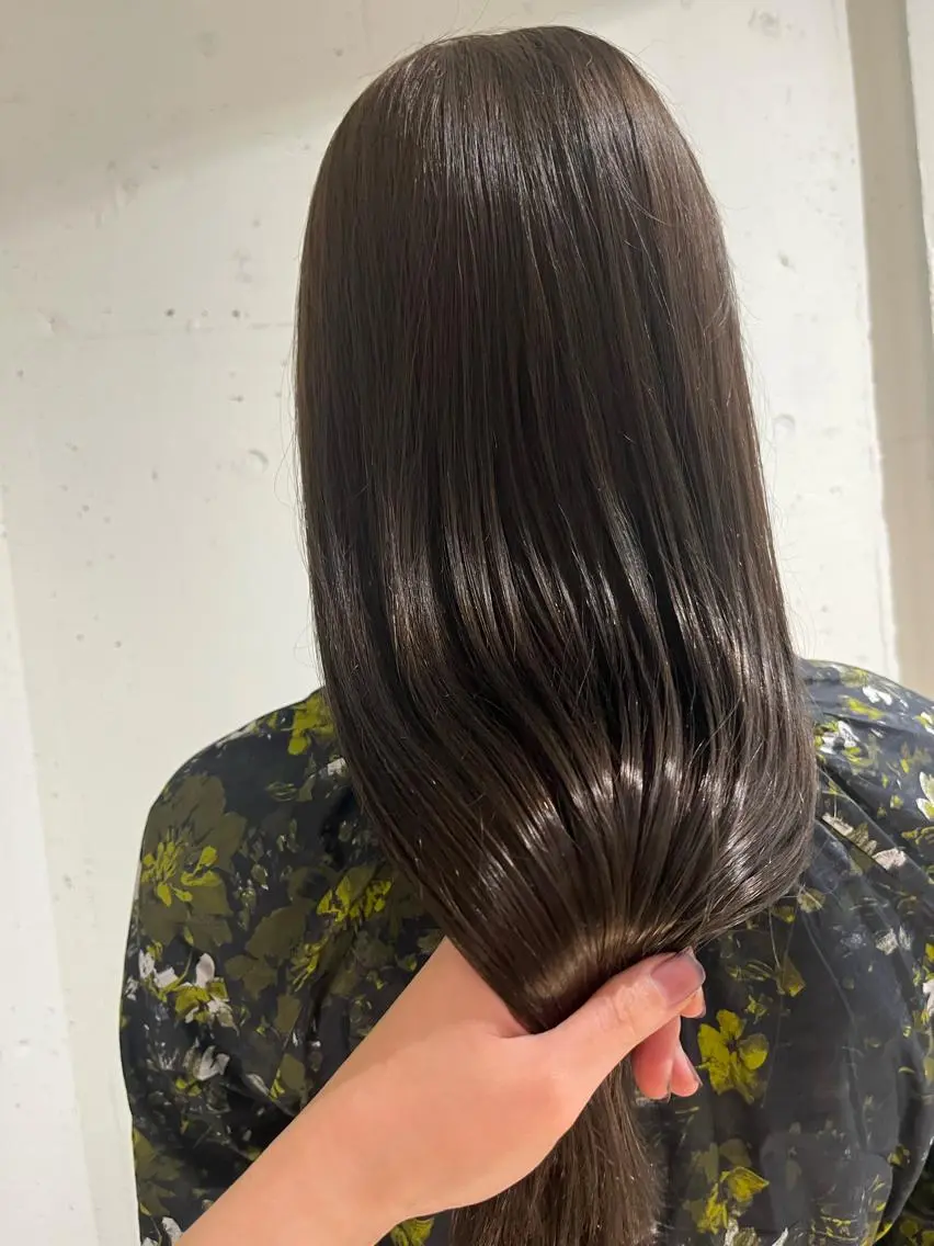 ロング カラー 透明感カラー グレージュ ヘアカラー トリートメント ヘッドスパ ヘアセット カジュアルを女っぽく 𝗮𝘆𝗮𝗰𝗼のヘアスタイル