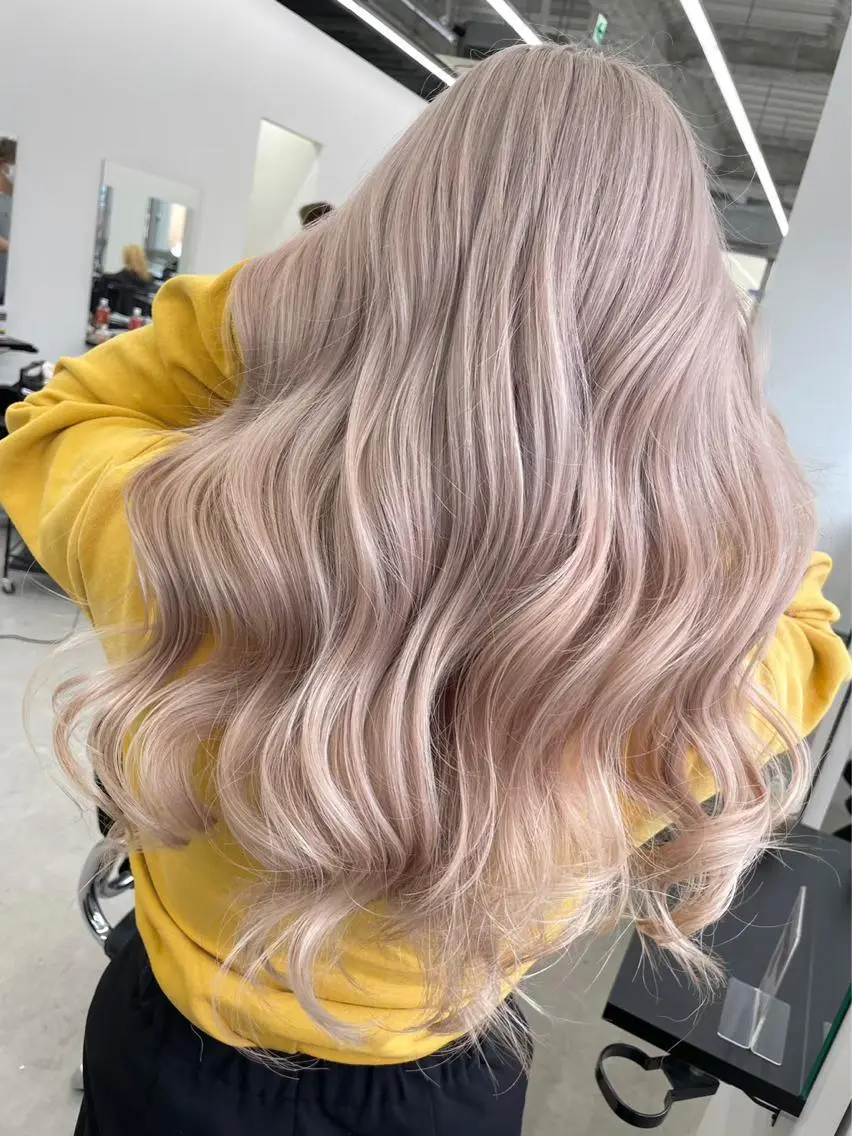 ロング カラー ダブルカラー 齋藤 梨乃のヘアスタイル