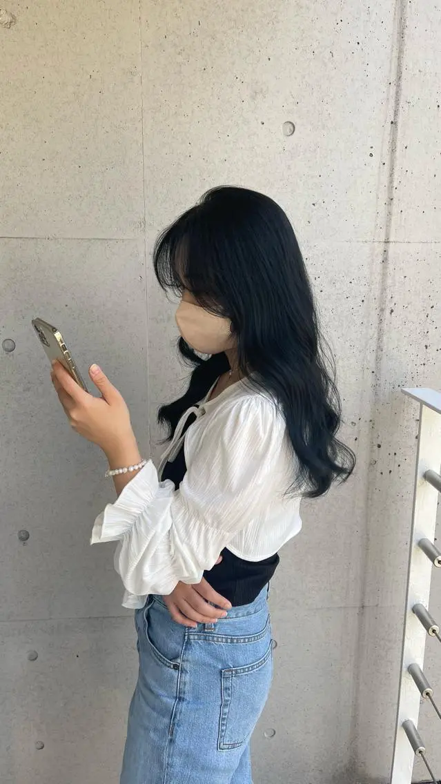 ロング カラー 黒髪 ブルーカラー ブルーブラック 顔周りカット 韓国風ヘア 鬼嶋 愛のヘアスタイル