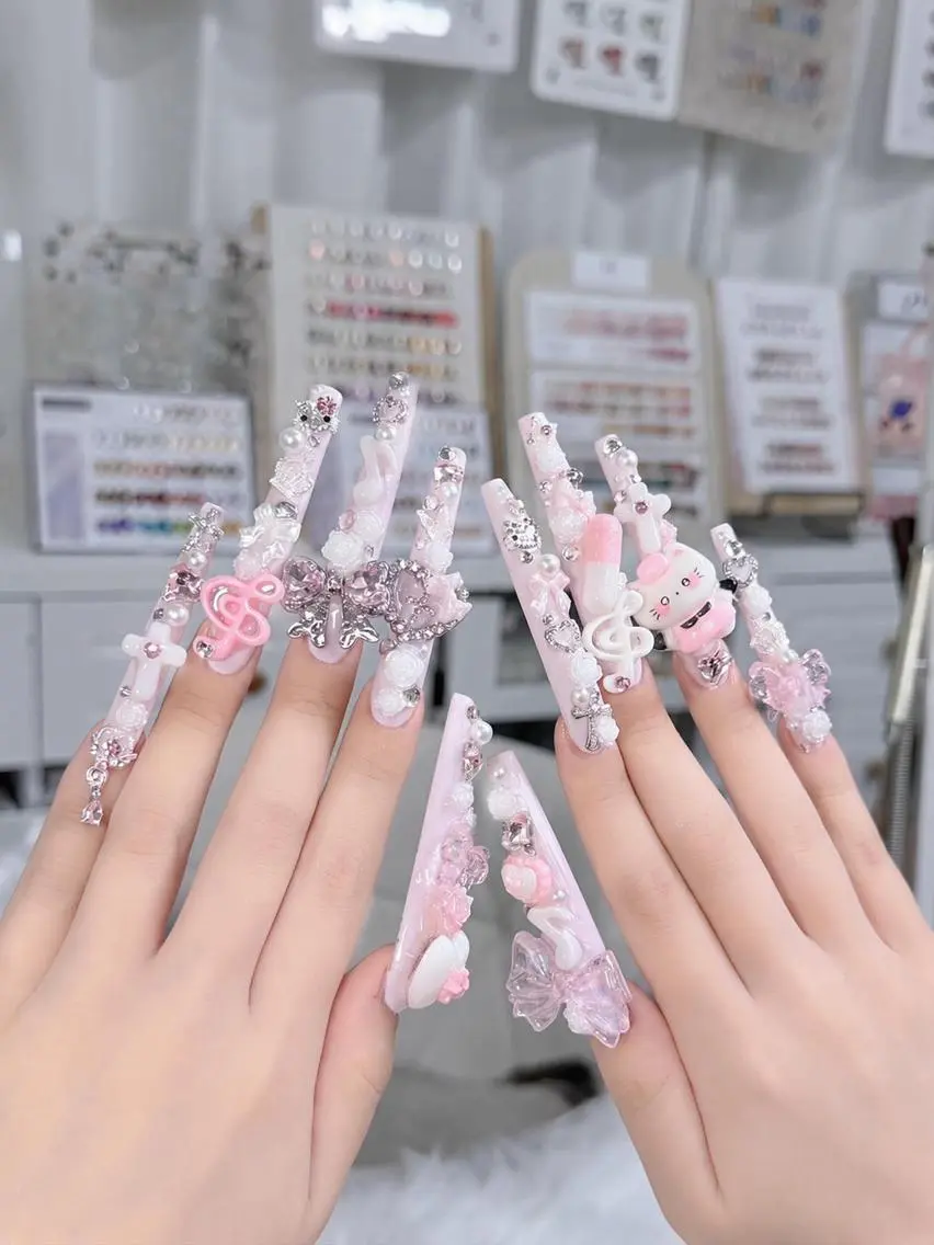ネイル ジェルネイル キラキラネイル 韓国ネイル 持ち込み ワンホンネイル ハンドネイル Chiee Bling.Nailのネイルデザイン