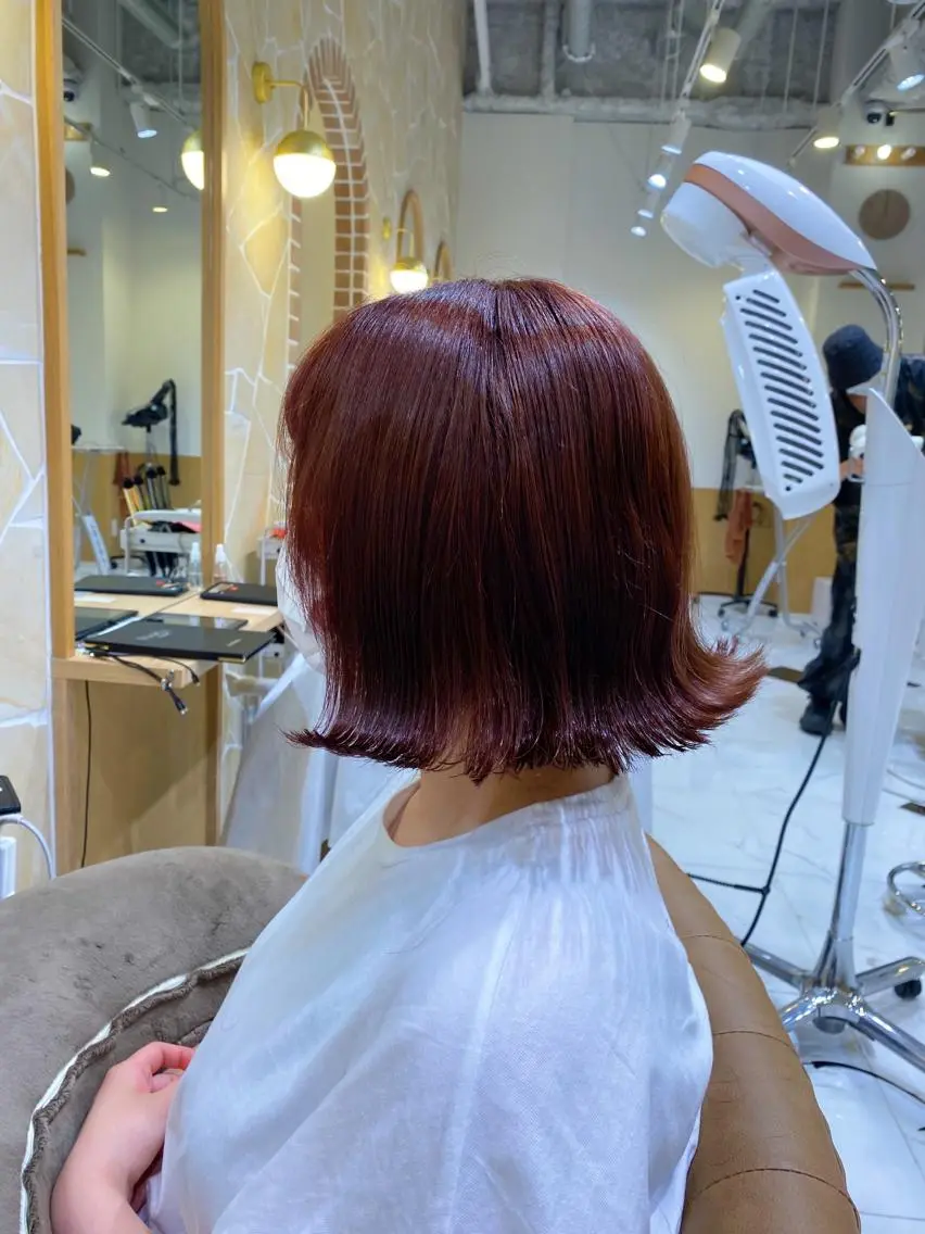 ショート ピンクブラウン ボブ 外ハネヘア 坂井 茅聖のヘアスタイル